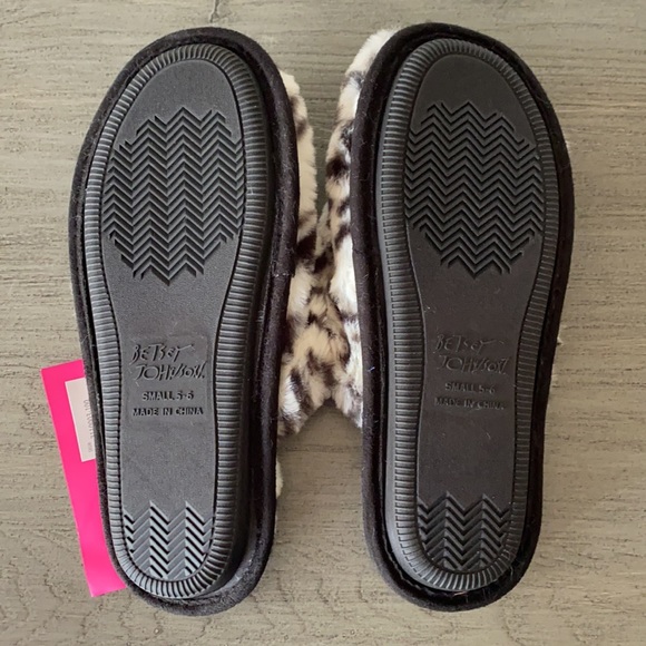 NWT Betsey Johnson Fuzzy Leopard Slippers Small Size 5/6 - Picture 4 of 6